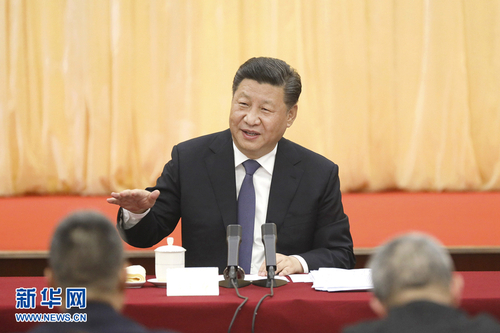3月4日下午，中共中央总书记、国家主席、中央军委主席习近平看望参加全国政协十三届二次会议的文化艺术界、社会科学界委员，并参加联组会，听取意见和建议。中共中央政治局常委、全国政协主席汪洋参加看望和讨论。新华社发（盛佳鹏 摄）
