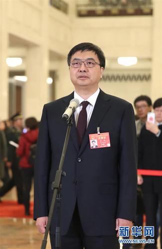 3月5日，第十三届全国人民代表大会第二次会议在北京人民大会堂开幕。这是全国人大代表陈刚在“代表通道”接受采访。 新华社记者殷刚摄