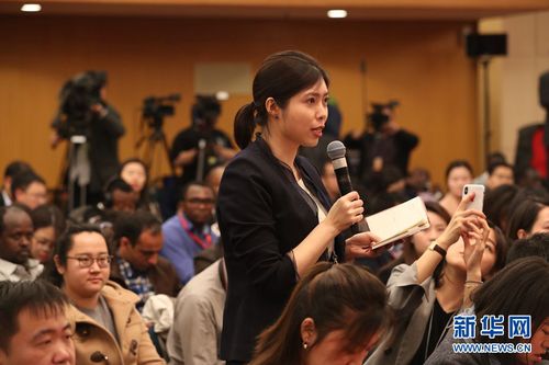 图为中央广播电视总台央广记者提问。新华网 陈杰 摄