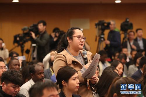 图为农民日报全媒体记者提问。新华网 陈杰 摄
