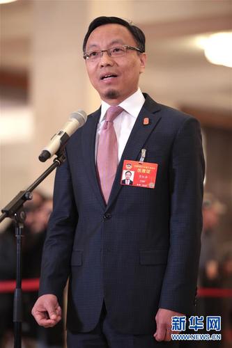 　　3月9日，全国政协十三届二次会议在北京人民大会堂举行第二次全体会议。这是全国政协委员吕红兵在“委员通道”接受采访。 新华社记者 才扬 摄
