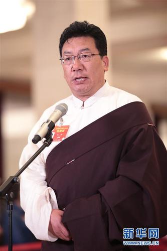 　　3月9日，全国政协十三届二次会议在北京人民大会堂举行第二次全体会议。这是全国政协委员扎西在“委员通道”接受采访。 新华社记者 才扬 摄