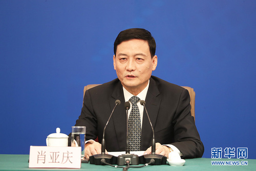 图为肖亚庆回答记者提问。新华网 中国政府网 陈杰 摄