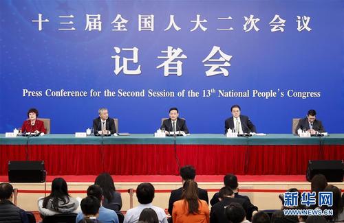 　　3月9日，十三届全国人大二次会议新闻中心举行记者会，邀请国务院国资委主任肖亚庆，副主任翁杰明，秘书长、新闻发言人彭华岗就“国有企业改革发展”相关问题回答中外记者提问。 新华社记者 沈伯韩 摄