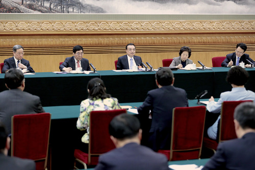 3月9日，中共中央政治局常委、国务院总理李克强参加十三届全国人大二次会议吉林代表团的审议。新华社记者 刘彬 摄