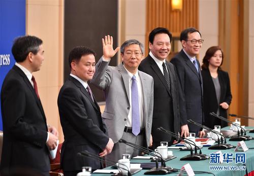 　　3月10日，十三届全国人大二次会议新闻中心举行记者会，邀请中国人民银行行长易纲，副行长陈雨露，副行长、国家外汇管理局局长潘功胜，副行长范一飞就“金融改革与发展”相关问题回答中外记者提问。 新华社记者 李然 摄4