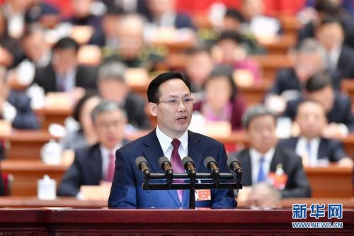 徐晓委员代表共青团中央全国青联作大会发言。 新华社记者 殷博古 摄