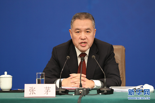 图为张茅回答记者提问。新华网 中国政府网 陈杰 摄