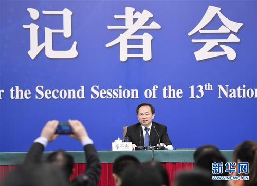 李干杰答记者问 新华社记者 王鹏 摄