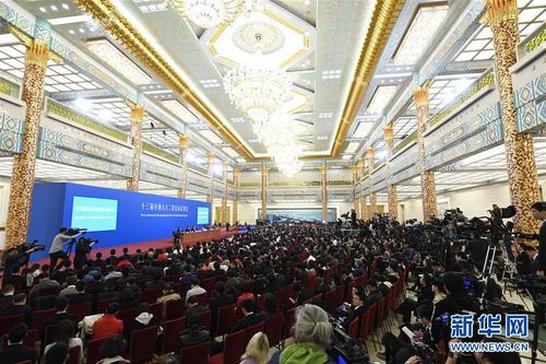 李克强答中外记者问 新华社记者 申宏 摄