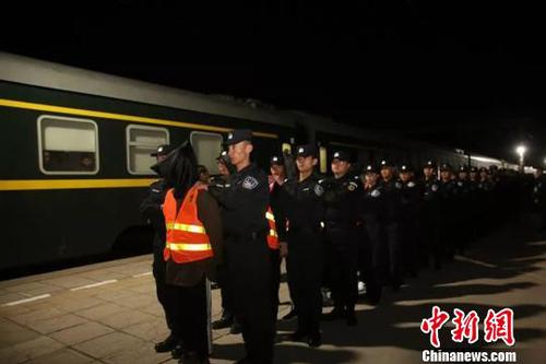 甘肃警方连破两起网络诈骗投资案抓获嫌疑人67名