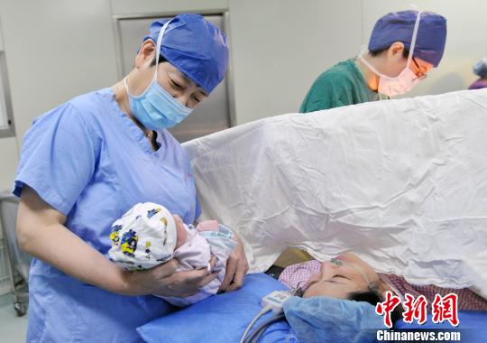 上海专家从源头阻断遗传病通道遗传病家族诞生健康婴儿
