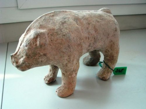 这是唐代彩绘骆驼（返还编号360），骆驼作昂首嘶鸣状。