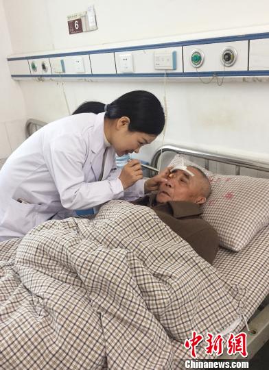 湖南一医生农村撒播光明4个月免费做白内障手术160余例
