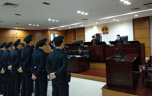 劳务中介雇佣恶势力团伙 暴力抢劫外来务工人员