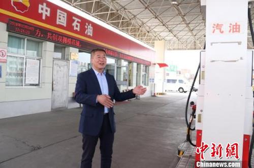 图为张希平退役后创业所建加油站。 闫姣 摄 图为张希平退役后创业所建加油站。 闫姣 摄