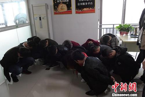 “支教女老师”现形记：实为男子伪装同时与上百人聊天