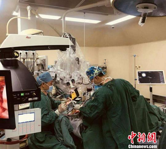男子颅内“炸弹爆炸”医生成“拆弹专家”跑赢死神