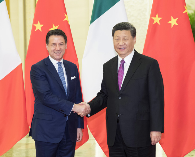 习近平会见意大利总理孔特 