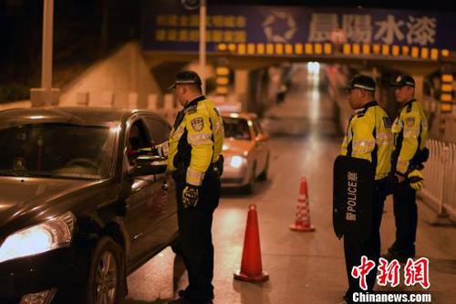图为河北警方路面执勤工作。警方供图 图为河北警方路面执勤工作。警方供图