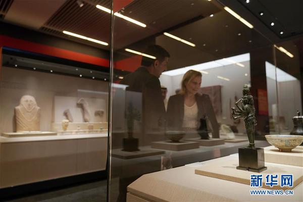 5月13日，观众在“大美亚细亚——亚洲文明展”上参观
