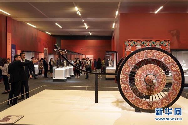 5月13日，观众在“大美亚细亚——亚洲文明展”上参观。 新华社记者 金良快 摄