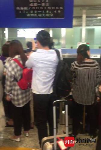 亚航飞机滑行20分钟出故障 上百赴泰旅客滞留机场