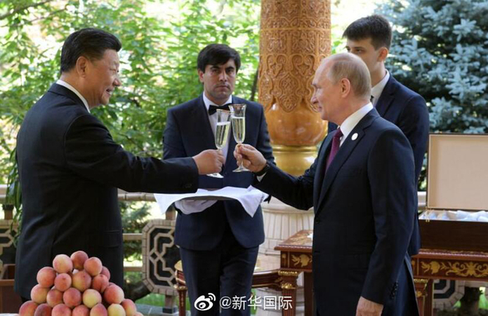 普京当面向习近平主席祝贺66岁生日