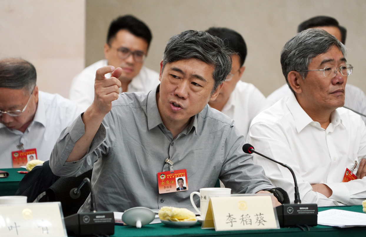    全国政协十三届常委会第七次会议小组讨论现场