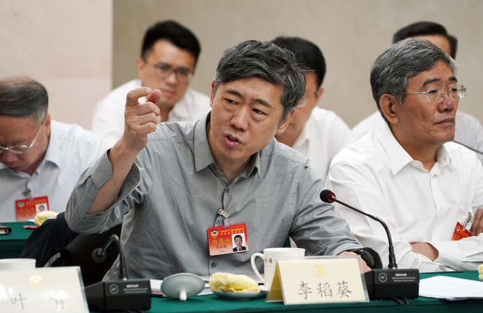 全国政协十三届常委会第七次会议小组讨论现场
