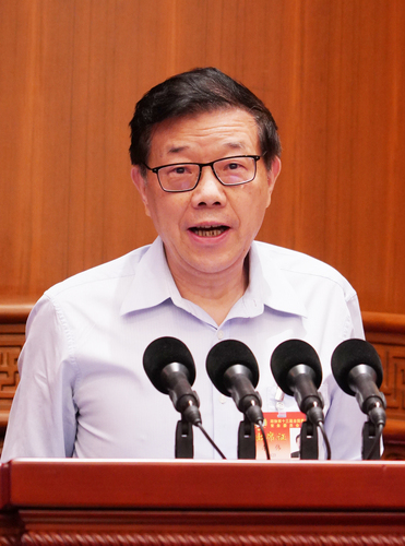 李伟