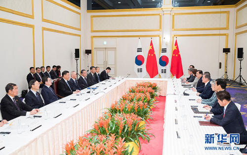 6月27日，国家主席习近平在日本大阪会见韩国总统文在寅。 新华社记者 黄敬文 摄 图片来源：新华网