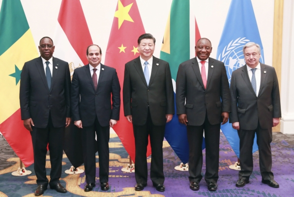习近平主持中非领导人会晤