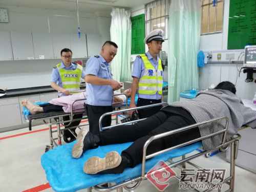 为逃避检查 昆明两中学生驾驶摩托在闹市狂飙连撞两人