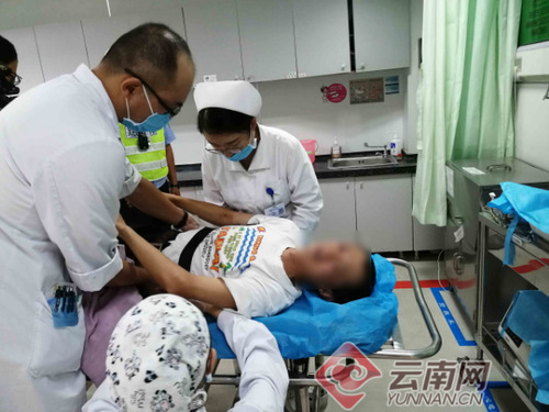 为逃避检查 昆明两中学生驾驶摩托在闹市狂飙连撞两人