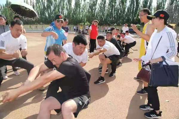 内蒙古巴彦淖尔市统战系统举办首届干部职工运动会1