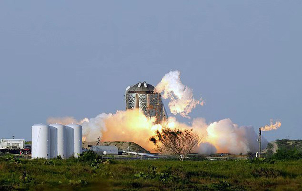 马斯克点火测试火星月球旅游原型机 5年后载客升空
