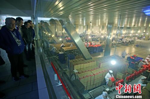 资料图:五粮液集团有限公司车间。<a target='_blank' href='http://www.chinanews.com/'>中新社</a>记者 王磊 摄 资料图:五粮液集团有限公司车间。<a target='_blank' href='http://www.chinanews.com/'>中新社</a>记者 王磊 摄