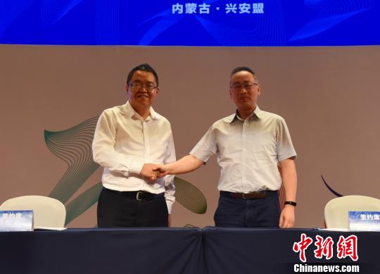 “中国蒙古族刺绣文化之乡”签订6400万蒙绣大单