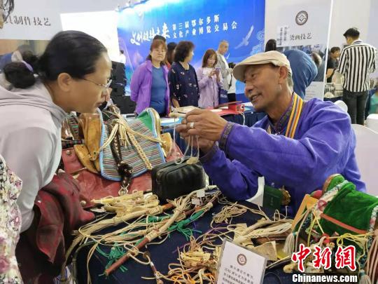 图为文化产业博览交易会现场。　张林虎 摄