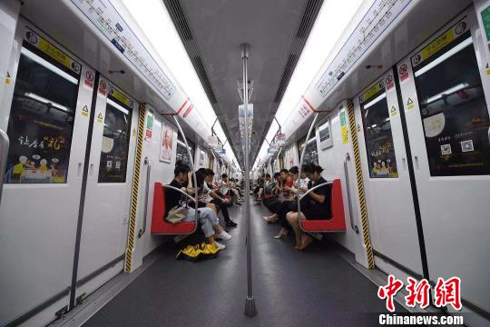 中华慈孝地铁专列发车：行身边小事唤慈孝大爱