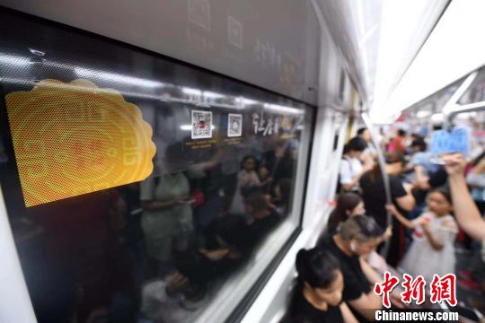 中华慈孝专列发车。　王刚 摄