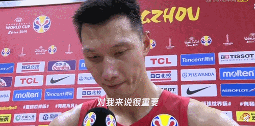 易建联在赛后用英文表示，我把这场比赛当成职业生涯最后一战那样打，遭到误读。