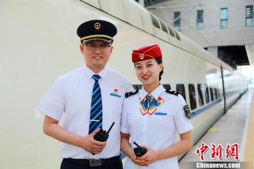 列车长夫妻的中秋：9年团聚次数为“零”