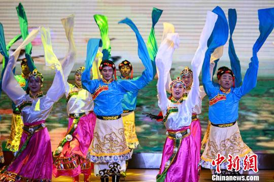 图为晚会现场。　何蓬磊 摄