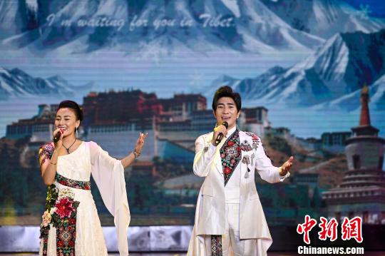 图为晚会现场。　何蓬磊 摄