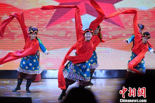 图为晚会现场。　何蓬磊 摄