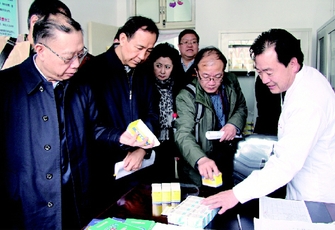 牢记民生为本 倾情为民建言——十二届全国政协情牵社稷、履职为民综述（下）