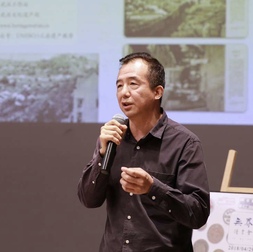 把热爱书写在这片土地上