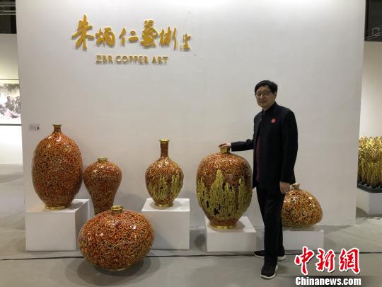 朱炳仁同调艺术品意在象外，象有尽，而意无穷。　王卫 摄